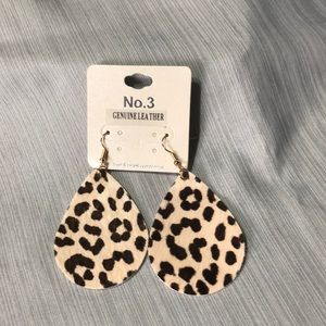 Very cute brand new earrings